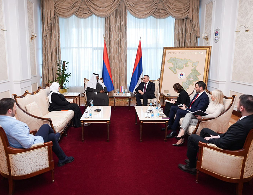 БАЊАЛУКА, 12. ФЕБРУАРА /СРНА/ - Предсједник Владе Српске Саво Минић разговарао је данас са власником компаније "Ал Матија инвестмент груп" из Дубаија Џумом Маданијем о наставку сарадње и организовању пословног форума између Републике Српске и Уједињених Арапских Емирата који би ове године требало да буде одржан у Бањалуци.