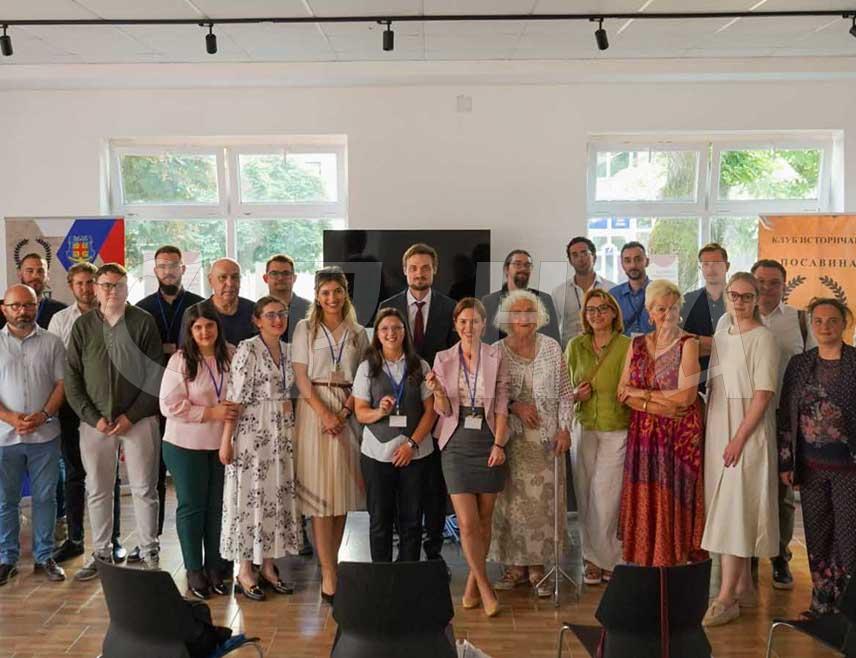 ШАМАЦ, 12. ФЕБРУАРА /СРНА/ - Клуб историчара "Посавина" из Шамца, који се већ седам година бави истраживањем прошлости, не само локалне заједнице него прошлости српског народа, покренуо је међународну манифестацију под називом "Српско-руска прича", на коју је веома поносан и коју ће ове године организовати у Дервенти.