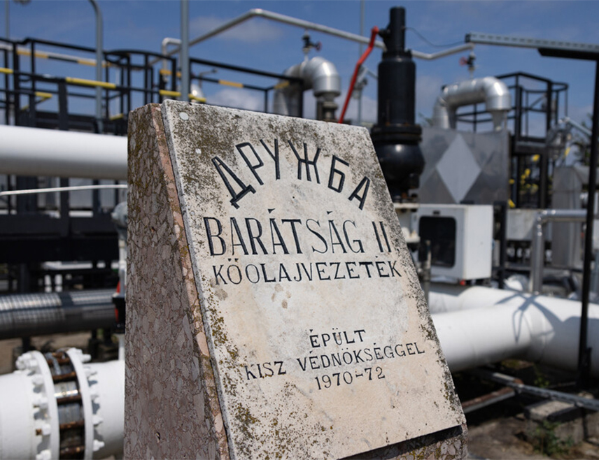 БУДИМПЕШТА, 13. ФЕБРУАРА /СРНА/ - Украјина је обуставила испоруке нафте Мађарској из Русије путем нафтовода "Дружба" како би створила потешкоће мађарској Влади пред парламентарне изборе, изјавио је мађарски министар спољних послова Петер Сијарто.