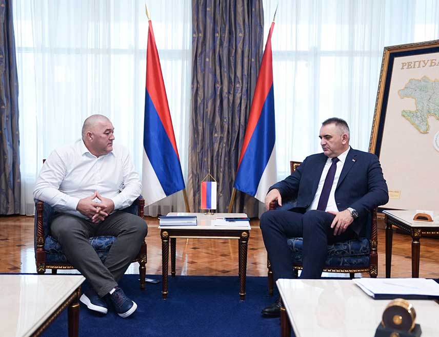 БАЊАЛУКА, 13. ФЕБРУАРА /СРНА/ - Премијер Републике Српске Саво Минић рекао је да ће Влада бити покровитељ Балканског првенства за сениоре и ветеране које организује Карате савез Српске, чији је тридесетогодишњи рад похвалио и најавио помоћ његовом функционисању ради стварања што бољих услова за такмичаре.