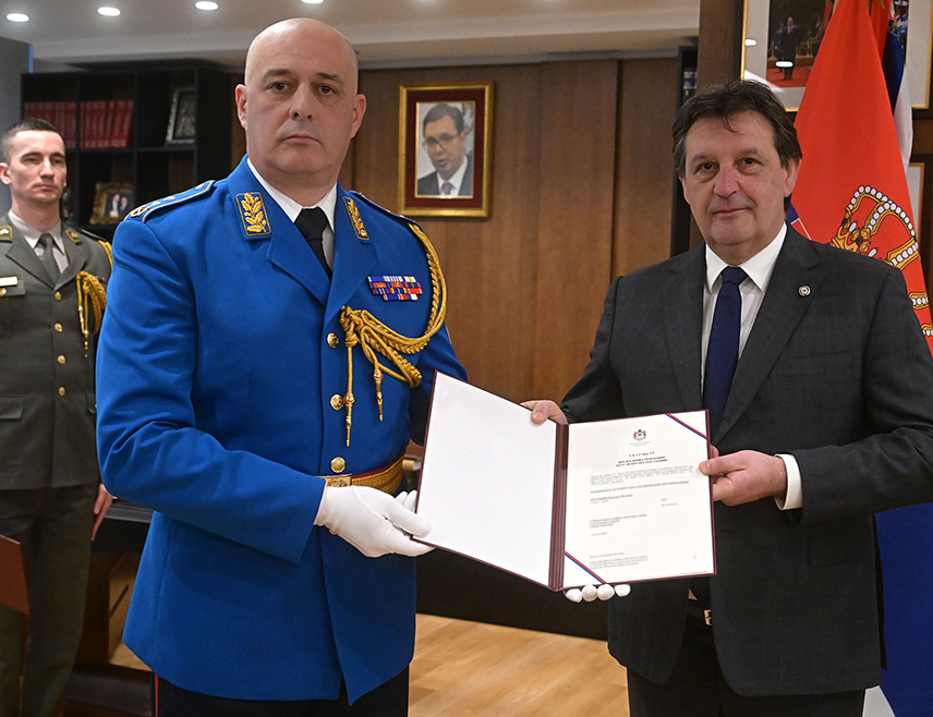 БЕОГРАД, 13. ФЕБРУАРА /СРНА/ - Нови начелник Војне академије у Београду је генерал-мајор Жељко Фурунџић /52/, досадашњи командант Гарде Војске Србије.