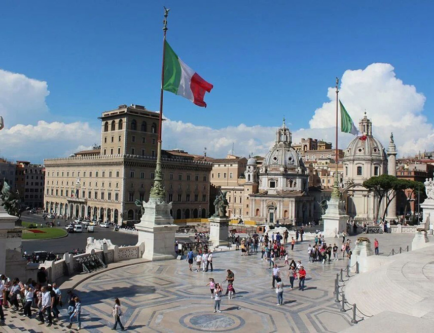 БУДИМПЕШТА, 13. ФЕБРУАРА /СРНА/ - Став Мађарске у вези са сукобом у Украјини остаје непромијењен, а то је да Будимпешта неће слати новац мађарских породица за финансирање бескрајног рата, поручио је Балаш Орбан, шеф кабинета мађарског премијера Виктора Орбана.