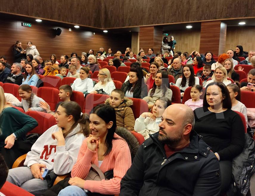 БРАТУНАЦ, 13. ФЕБРУАРА /СРНА/ - Десети "Дани руског филма" у Братунцу вечерас су завршени пројекцијом остварења "Чаробњак из Зеленог града".