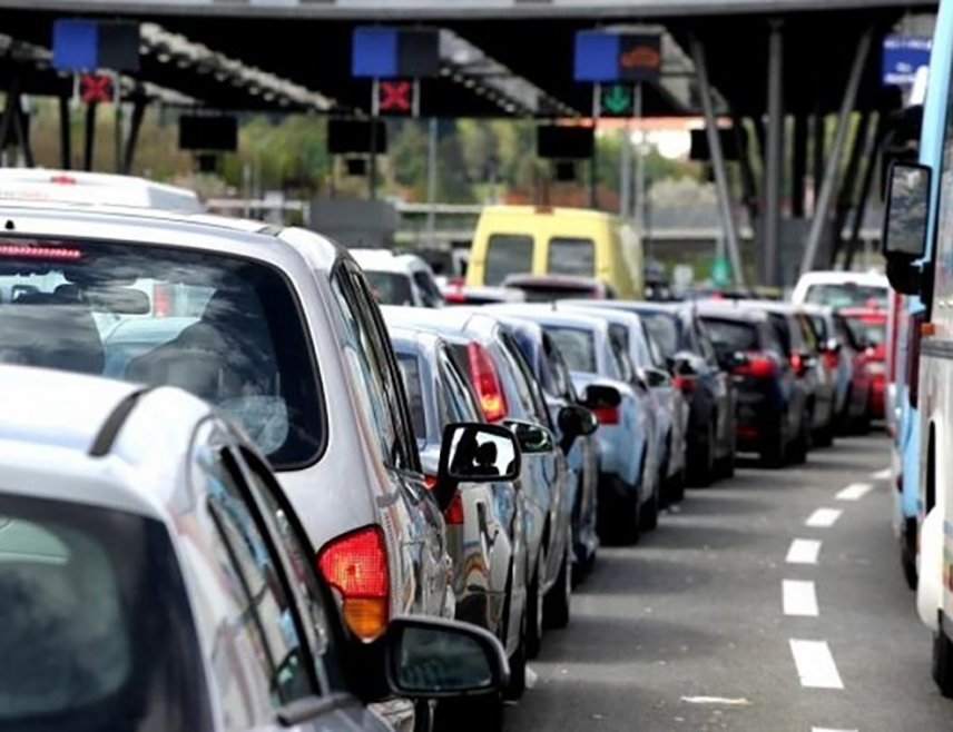 БАЊАЛУКА, 13. ФЕБРУАРА /СРНА/ - На граничним прелазима Доња Градина, Костајница и Велика Кладуша појачана је фреквенција возила на улазу у БиХ.