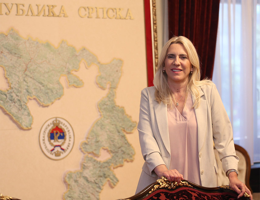 ИСТОЧНО САРАЈЕВО, 14. ФЕБРУАРА /СРНА/ - Српски члан Предсједништва БиХ Жељка Цвијановић честитала је свим Србима Сретење - Дан државности Србије и Републике Српске, истичући да је овај празник симбол борбе за слободу и потврда државотворне свијести и уставне зрелости српског народа.