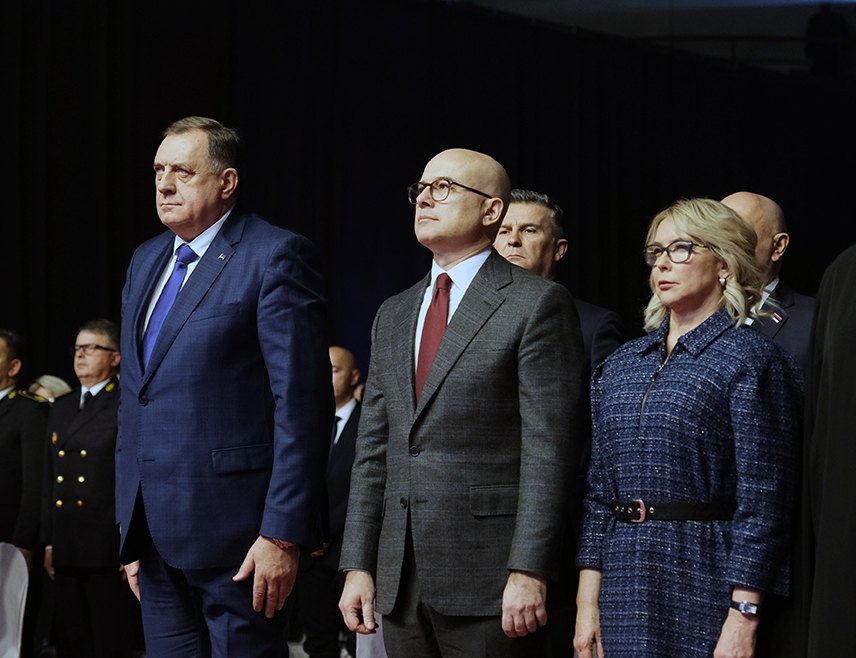 БАЊАЛУКА, 14. ФЕБРУАРА /СРНА/ - Вршилац дужности предсједника Републике Српске Ана Тришић Бабић честитала је свим Србима у Републици Српској и Србији - Сретење, заједнички празник националног јединства и државности.