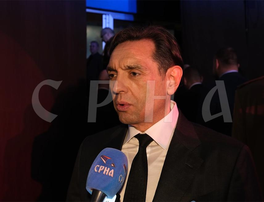 БАЊАЛУКА, 14. ФЕБРУАРА /СРНА/ - Сенатор Републике Српске Александар Вулин изјавио је Срни да је Сретење велики празник не само због историје, већ и због будућности,  као и да је доказ да су Република Српска и Србија једно.