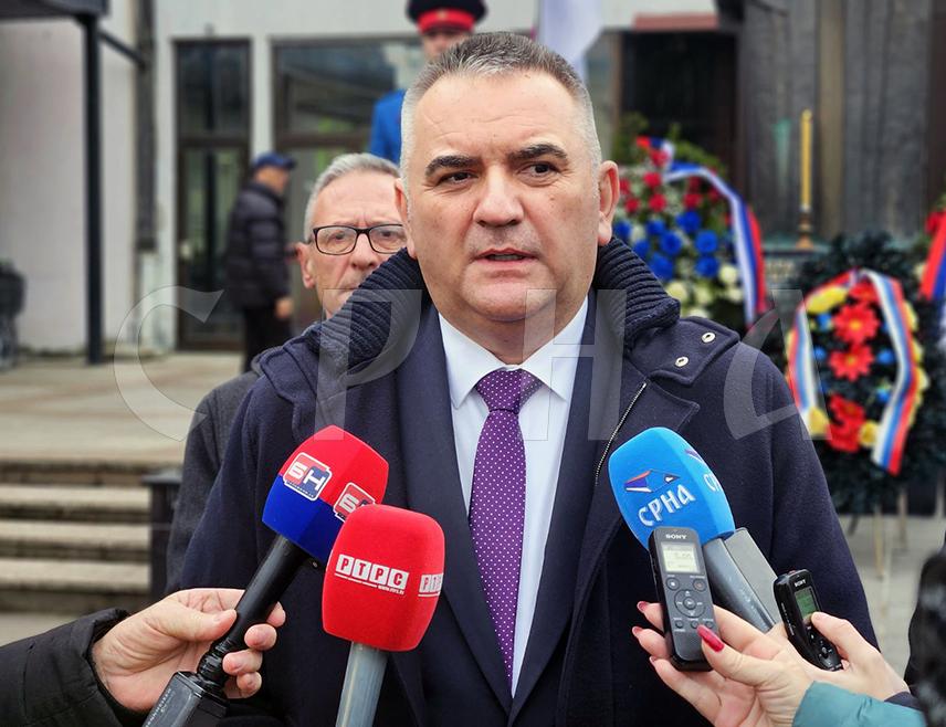 ВИШЕГРАД, 14, ФЕБРУАРА /СРНА/ - Предсједник Владе Републике Српске Саво Минић рекао је данас у Вишеграду да је обавеза српског народа да се сјећа слободарских идеја, његује културу сјећања и да му завјет буде јака и стабилна Српска.