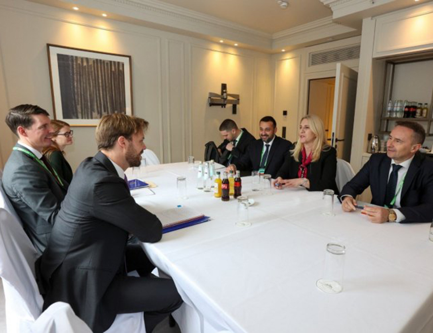 MUNICH, FEBRUARY 14 /SRNA/ – The Serb member of the BiH Presidency, Željka Cvijanović, met in Munich with Brendan Hanrahan, head of the Bureau of European and Eurasian Affairs at the US State Department, whom she informed on the current political situation and challenges in BiH.