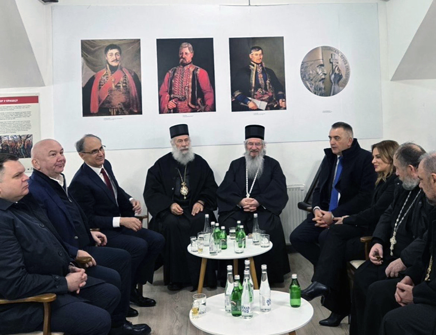 ОРАШАЦ, 15. ФЕБРУАРА /СРНА/ - Предсједник Владе Републике Српске Саво Минић разговарао је данас у Орашцу са премијером Србије Ђуром Мацутом и Његовим високопреосвештенством митрополитом Јованом о значају Сретења, али и одговорности коју носе да би достојанствено обиљежили овај дан.