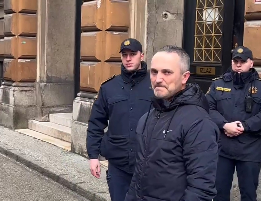 САРАЈЕВО, 15. ФЕБРУАРА /СРНА/ - Аднан Касаповић, возач трамваја који је искочио из шина у Сарајеву и узроковао несрећу у којој је погинуо 23-годишњак, пуштен је данас на слободу.