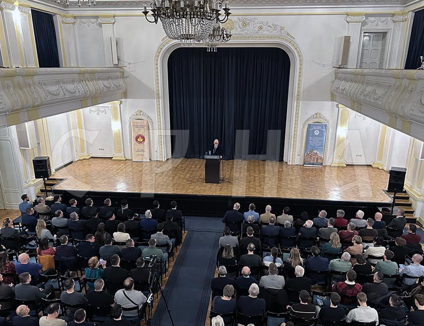 БАЊАЛУКА, 15. ФЕБРУАРА /СРНА/ - Дипломата и академик Дарко Танасковић поручио је вечерас у Бањалуци да Сретење симболизује борбу за слободу и тежњу за уређеним животом и да је овај празник право вријеме за разговор о суштини српског свијета.