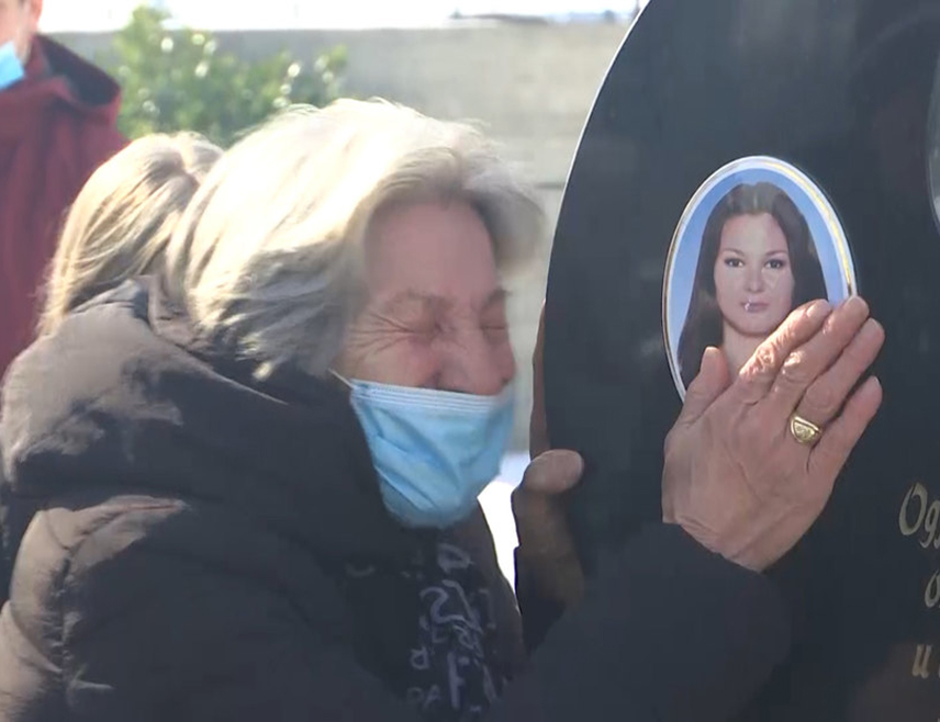 БЕОГРАД, 16. ФЕБРУАРА /СРНА/ - Канцеларија Владе Србије за Косово и Метохију саопштила је да нико није одговарао ни након 25 година од незапамћеног злочина почињеног на данашњи дан, када је у селу Ливадице код Подујева у терористичком нападу на аутобус "Ниш експреса" убијено 12 и рањено 43 људи, те да се од Приштине ни данас не може очекивати признање да су убијени били жртве великоалбанског екстремизма.