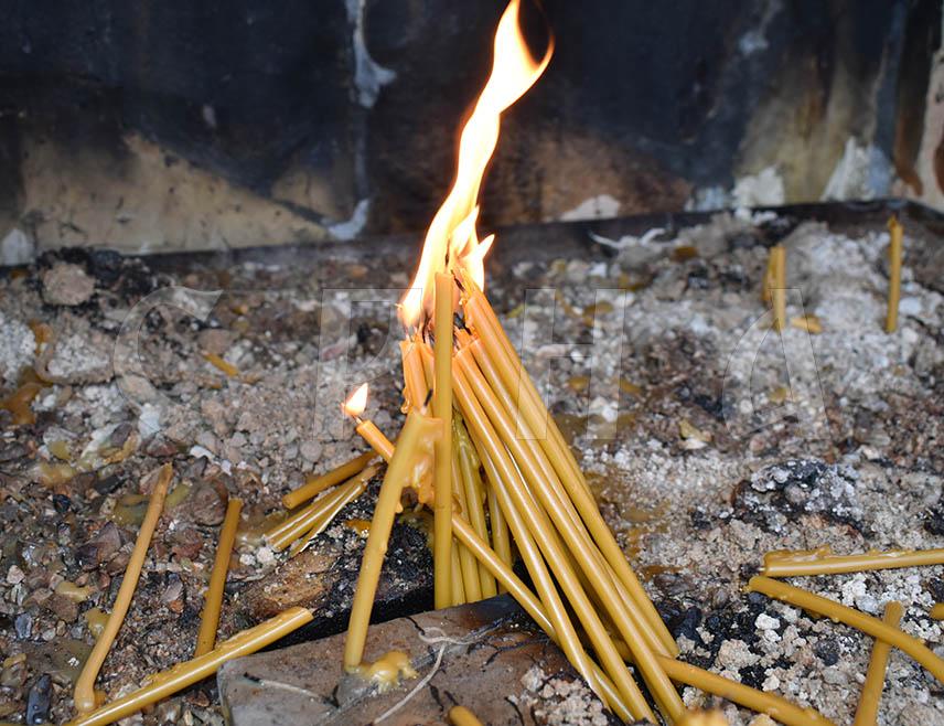 БЕОГРАД, 16. ФЕБРУАРА /СРНА/ - Парастосом у Цркви Свете Петке и на сеоском гробљу у Лапљем Селу, данас је обиљеженo 25 година од злочина у Ливадицама код Подујева када је у нападу албанских терориста на аутобус "Ниш експреса" убијено 12 Срба, а 43 рањено.