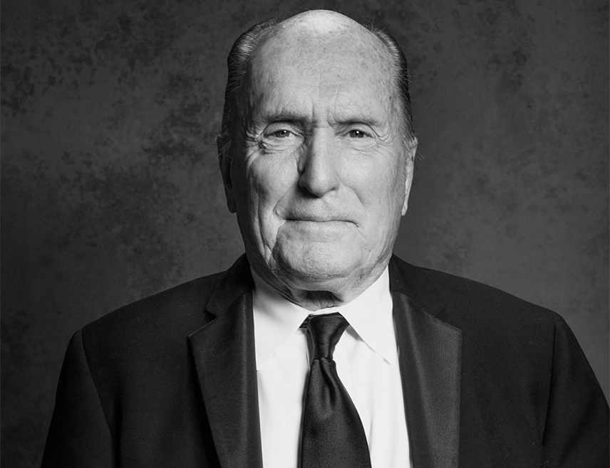 ЛОС АНЂЕЛЕС, 16. ФЕБРУАРА /СРНА/ - Амерички глумац Рoберт Дувал, познат по улогама у филмовима "Кум" и "Апокалипса данас", умро је у 95. години, објавио је лист "Верајати".