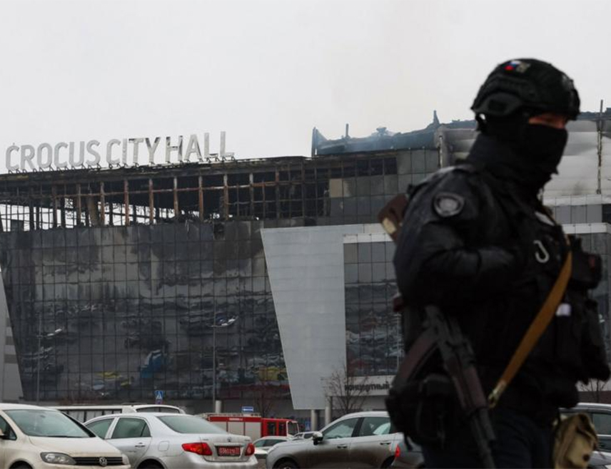 МОСКВА, 16. ФЕБРУАРА /СРНА/ - Tужилаштво је затражило од руског Другог западног окружног војног суда да изрекне доживотне казне затвора за 15, од 19 оптужених у случају терористичког напада на концертну дворану "Крокус сити хол" у предграђу Москве, у којем је убијено 149 особа.