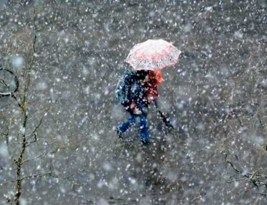 БИЈЕЉИНА, 17. ФЕБРУАРА /СРНА/ - У Републици Српској и Федерацији БиХ /ФБиХ/ прије подне биће облачно уз падавине, док од средине дана падавине престају у већини предјела.