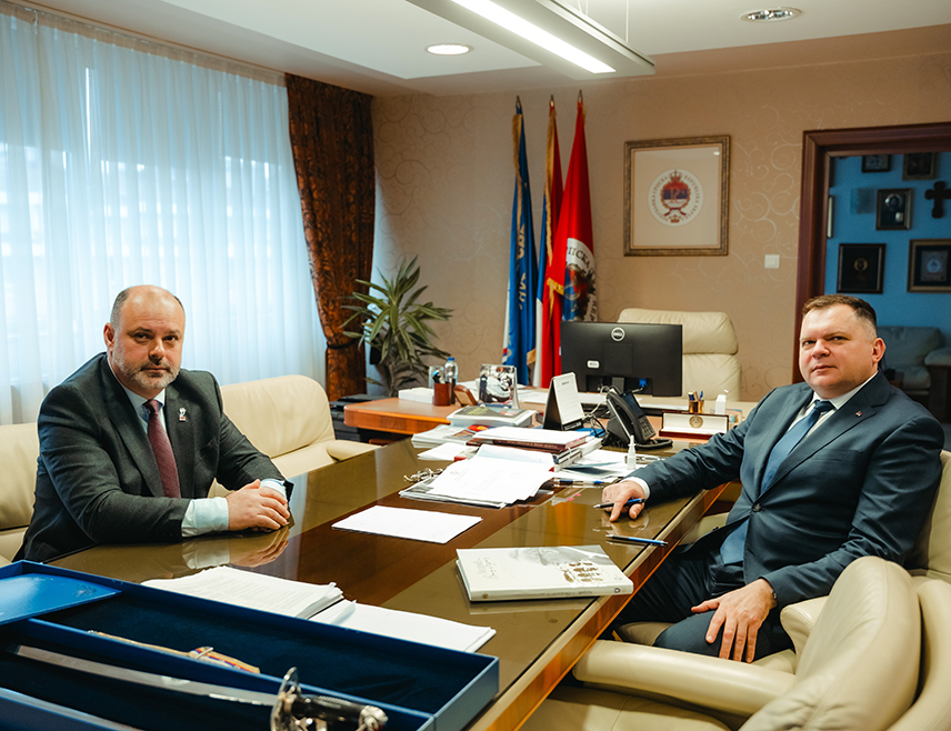 БАЊАЛУКА, 17. ФЕБРУАРА /СРНА/ - Министар унутрашњих послова Републике Српске Жељко Будимир и начелник општине Вишеград Младен Ђуревић разговарали су данас о могућностима заједничких пројеката који би допринијели већој безбједности, нарочито у вријеме одржавања већих манифестација и туристичке сезоне у овом дијелу Републике Срспке.
