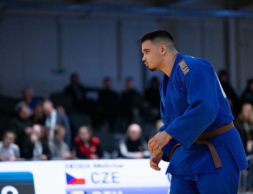 ИСТОЧНО САРАЈЕВО, 17. ФЕБРУАРА /СРНА/ - Никола Лубура из Џудо клуба "Фамос" освојио је сребрну медаљу на Европском купу за кадете у словачком Шаморину, а наступ је оцијенио веома успјешним јер му ова, али и претходне медаље на европским куповима тренутно доносе шесто мјесто на свјетској ранг-листи.