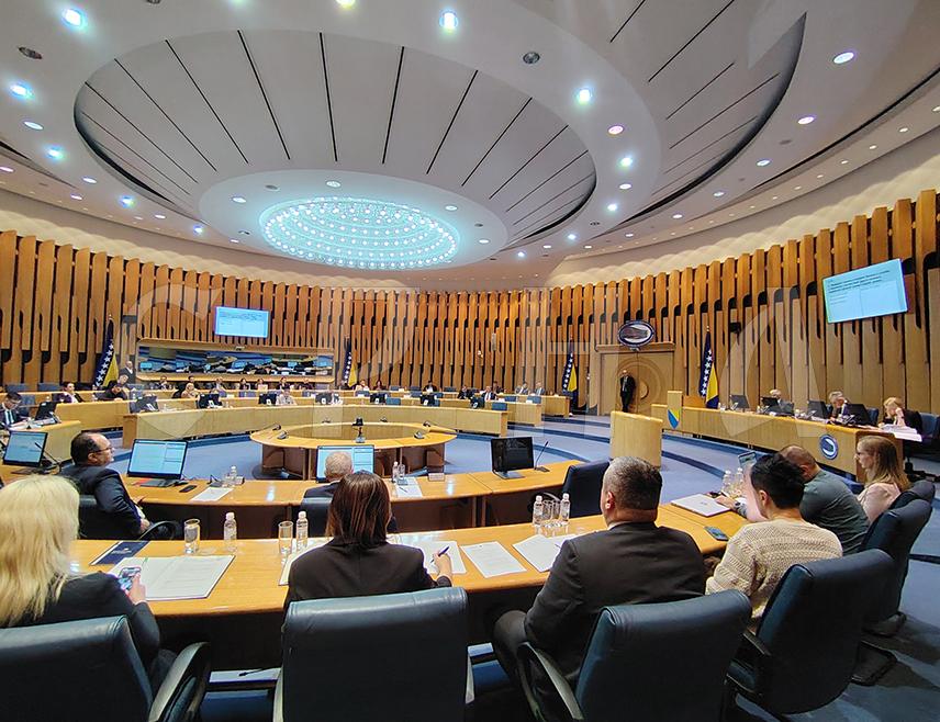 САРАЈЕВО, 17. ФЕБРУРА /СРНА/ - У Сарајеву је почела хитна сједница Дома народа Парламентарне скупштине БиХ на чијем дневном реду је Приједлог закона о Високом судском и тужилачком савјету /ВСТС/ БиХ, као и Приједлог закона о измјенама и допунама Закона о Суду БиХ.