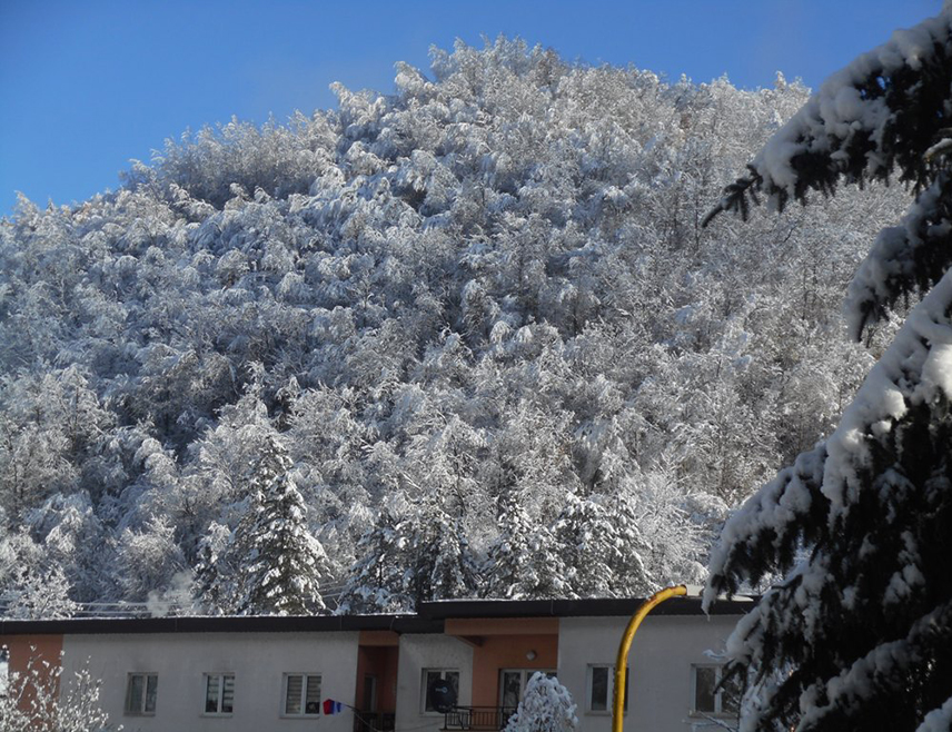 САРАЈЕВО, 17. ФЕБРУАРА /СРНА/ – У Републици Српској и Федерацији БиХ /ФБиХ/ сутра ће преовладавати сунчано вријеме уз слабу до умјерену облачност, а у вишим предјелима понегдје се очекује слаб снијег.