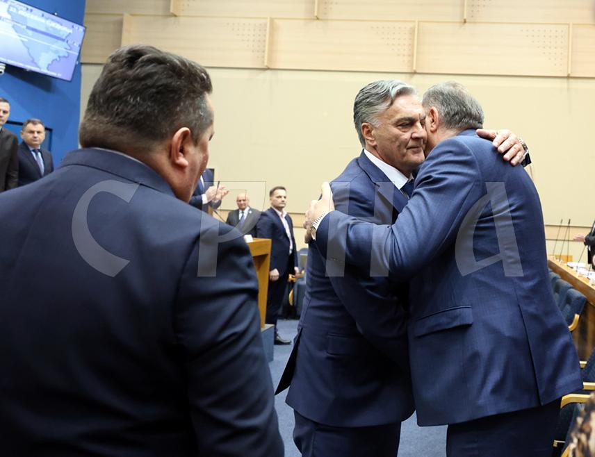BANJA LUKA, FEBRUARY 17 /SRNA/ - The SNSD Leader Milorad Dodik congratulated Siniša Karan on taking office as the President of the Republika Srpska and said that, side by side, they will continue to lead Srpska on the path of independence, freedom and development.