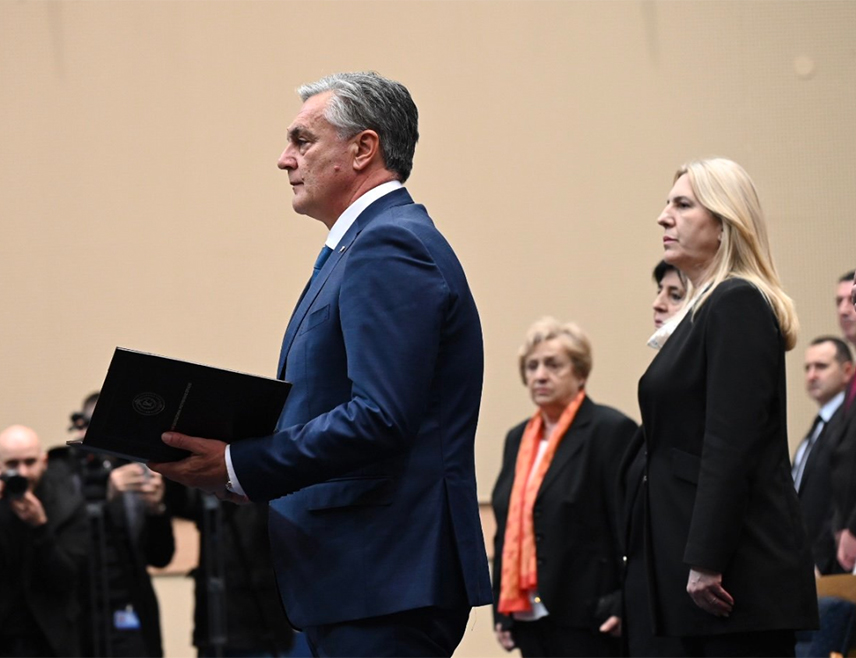 БАЊАЛУКА, 17. ФЕБРУАРА /СРНА/ - Српски члан Предсједништва БиХ Жељка Цвијановић честитала је новоизабраном предсједнику Републике Српске Синиши Карану ступање на дужност, са увјерењем да ће је обављати часно и одговорно, као и све досадашње.