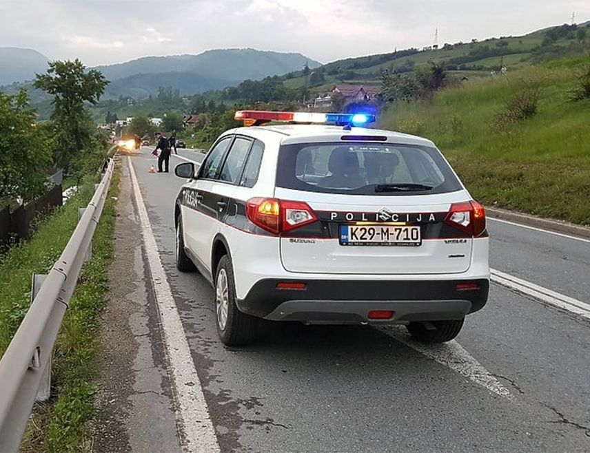 САРАЈЕВО, 17. ФЕБРУАРА /СРНА/ - Три лица повријеђена су вечерас у судару три возила у мјесту Мисурићи код Маглаја.