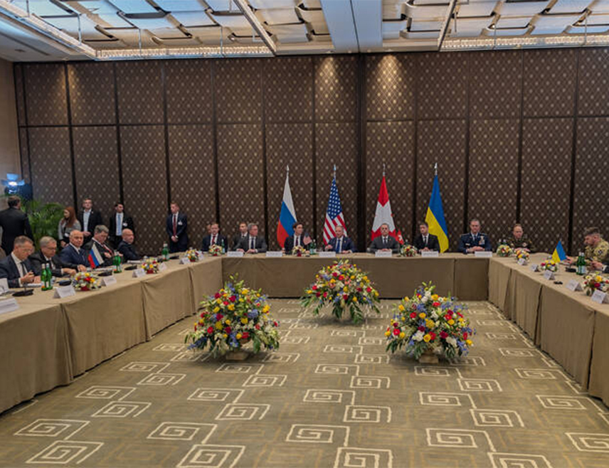 ЖЕНЕВА, 17. ФЕБРУАРА /СРНА/ - Разговори о Украјини у Женеви били су веома напети, рекао је неименовани извор из преговарачког тима агенцији РИА Новости.