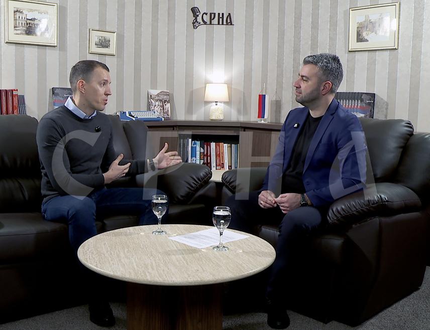 БАЊАЛУКА, 21. ФЕБРУАРА /СРНА/ - Руководилац Сектора за промоцију туризма у Туристичкој организацији Републике Српске Марко Радић изјавио је Срни да треба охрабрити људе да се баве туризмом, будући да Српска привлачи све више туриста, те указао да је неопходно више промовисати домаће дестинације.