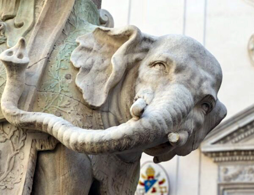 РИМ, 18. ФЕБРУАРА /СРНА-Ројтерс/ - Мермерни слон који је дизајнирао барокни мајстор Ђан Лоренцо Бернини оштећен је, а његова лијева кљова пронађена је одломљена испод споменика у срцу Рима, саопштила је италијанска полиција.