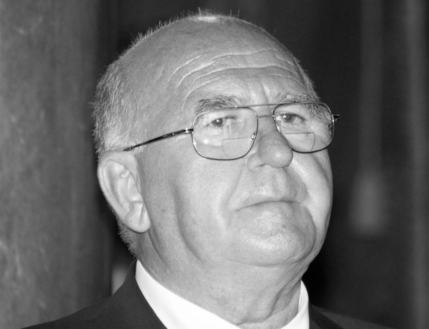 ИСТОЧНО САРАЈЕВО, 18. ФЕБРУАРАР /СРНА/ - Предсједник Асоцијације "Ствараоци Републике Српске" Стеван Медић упутио је саучешће породици некадашњег српског члана Предсједништва БиХ и сенатора Републике Српске Борислава Паравца за кога је рекао да је дао велики допринос стварању Српске.