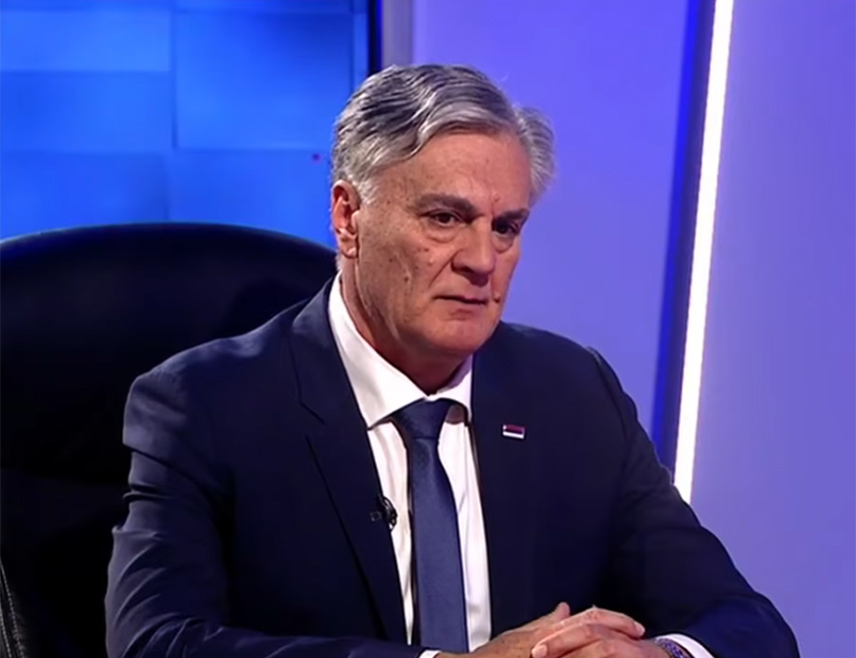 БАЊАЛУКА, 18. ФЕБРУАРА /СРНА/ - Предсједник Републике Српске Синиша Каран рекао је да је Кристијан Шмит врхунац рушења уставног поретка БиХ и да је Уставноправна комисија Представничког дома Парламентарне скупштине БиХ урадила сјајну ствар када је констатовала да високи представник нема уставну надлежност да доноси законе.