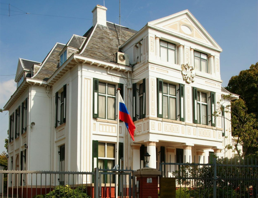 МОСКВА, 18. ФЕБРУАРА /СРНА/ - Русија сматра "добровољце" из Холандије који управљају борбеним авионима "Ф-16" у Украјини легитимним војним циљевима и криминалцима, саопштено је из руске амбасаде у Холандији.