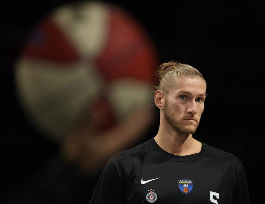 БЕОГРАД, 18. ФЕБРУАРА /СРНА/ - Кошаркашу "Партизана" Дилану Осетковском укинута је суспензија због коришћења марихуане и поново ће моћи да конкурише за тим у предстојећим утакмицама Евролиге.