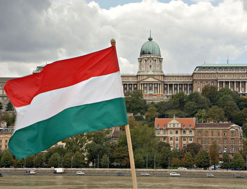 БУДИМПЕШТА, 19. ФЕБРУАРА /СРНА-Ројтерс/ - Мађарска разматра обуставу извоза електричне енергије и гаса Украјини и предузеће кораке уколико Кијев не настави испоруке сирове нафте цјевоводом "Дружба", изјавио је Гергељ Гуљаш, шеф кабинета премијера Виктора Орбана.