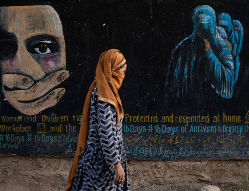 КАБУЛ, 19. ФЕБРУАРА /СРНА/ - Tалибанска влада у Авганистану увела је нови кривични законик који мушкарцима допушта да туку своје жене и дјецу, под условом да насиље не резултира видљивим преломима костију или отвореним ранама.