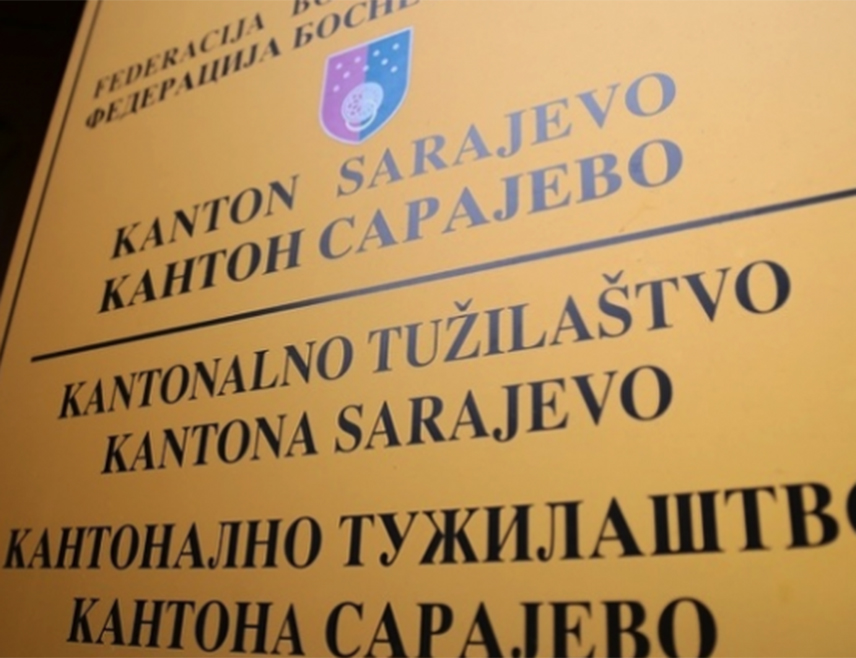САРАЈЕВО, 20. ФЕБРУАРА /СРНА/ – Тужилаштво Кантона Сарајево предложило је одређивање једномјесечног притвора Ирфану Карићу, који је покушао аутомобилом ући међу грађане током протеста у Сарајеву.