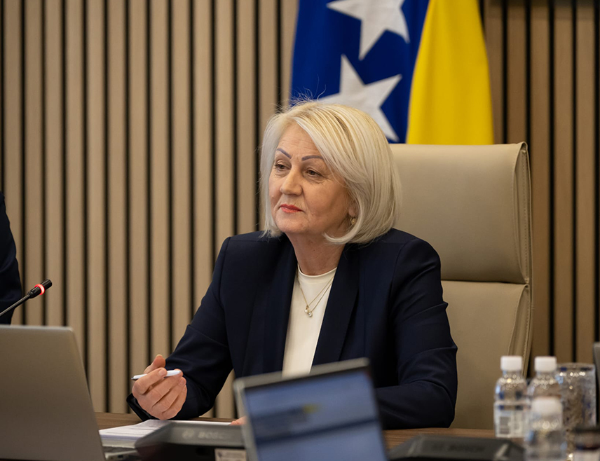 САРАЈЕВО, 20. ФЕБРУАРА /СРНА/ - Предсједавајућа Савјета министара Борјана Кришто позвала је предсједнике влада земаља западног Балкана на координисан и јединствен приступ према институцијама ЕУ ради рјешавања озбиљних потешкоћа са којима се суочава сектор међународног друмског превоза робе, указивања на озбиљност ситуације и потребе хитног, предвидивог и дугорочно одрживог рјешења.