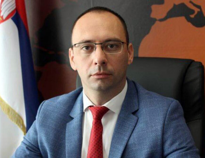 КОСОВСКА МИТРОВИЦА, 21. ФЕБРУАРА /СРНА/ - Посланик Српске листе Игор Симић рекао је да је приштинска скупштина усвојила буџет за 2026. годину од око четири милијарде евра, а да ниједно министарство није издвојило новац за десет општина са српском већином, што, како је оцијенио, представља фронтални притисак на Србе како би их протјерали са Косова.