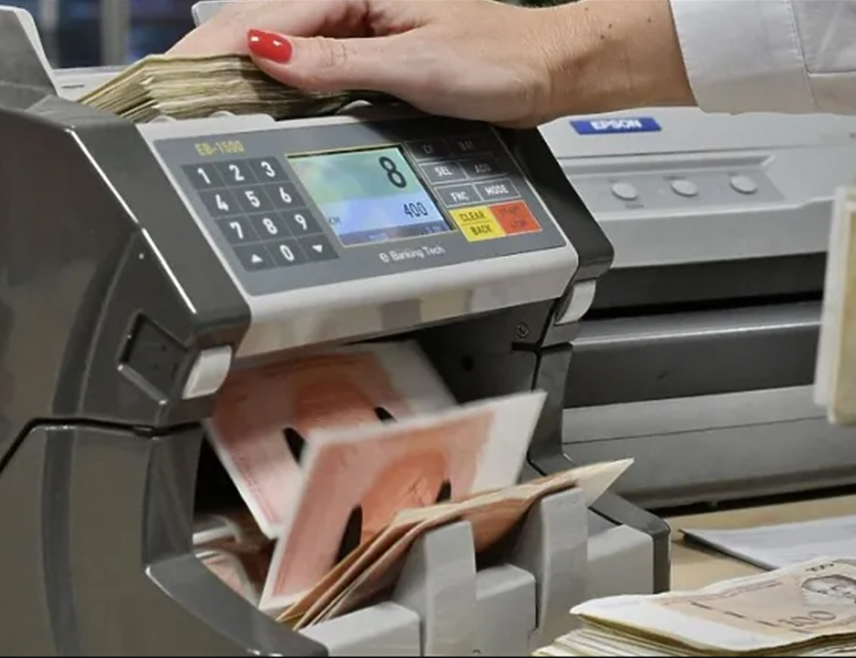 БАЊАЛУКА, 23. ФЕБРУАРА /СРНА/ - Просјечна нето плата у Републици Српској у јануару износила је 1.593 КМ и у односу на исти мјесец прошле године номинално је већа за око 11 одсто, подаци су Републичког завода за статистику.