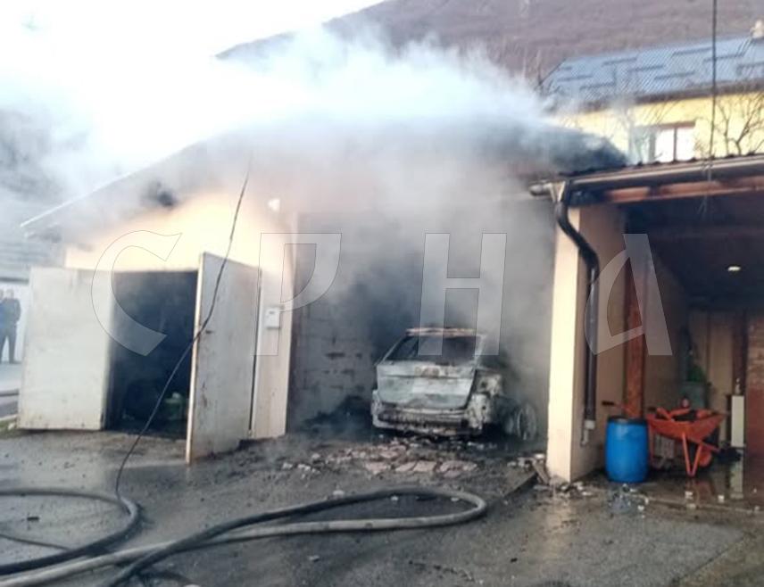 ИСТОЧНО НОВО САРАЈЕВО, 24. ФЕБРУАРА /СРНА/ - У насељу Петровићи у општини Источно Ново Сарајево угашен је пожар у којем су изгорјели гаража и путничко возило, рекао је Срни старјешина Територијалне ватрогасно-спасилачке јединице града Источно Сарајево Његош Вукадин.