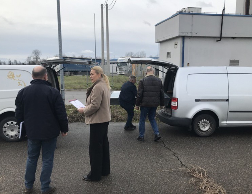 БЕОГРАД, 24. ФЕБРУАРА /СРНА/ - Комисија за нестала лица Владе Србије преузела је посмртне остатке особе страдале у избјегличкој колони током хрватске акције "Олуја" 1995. године, која је била покопана у Босанском Петровцу.