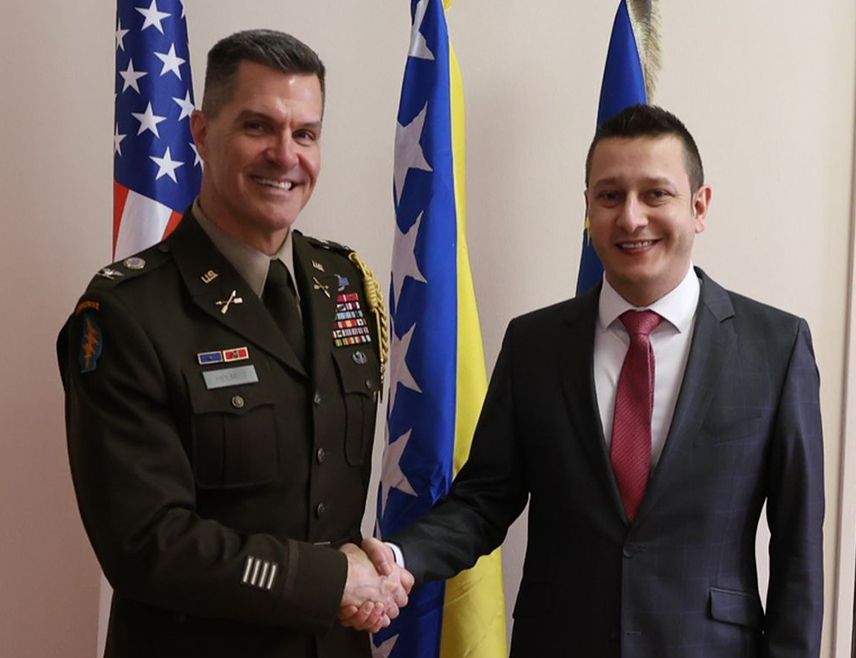 ИСТОЧНО САРАЈЕВО, 24. ФЕБРУАРА /СРНА/ - Замјеник министра одбране у Савјету министара Александар Гогановић пренио је током сусрета са аташеом одбране САД у БиХ, бригадиром Грегоријем Холмсом  да српски народ остаје поуздан партнер америчком народу.