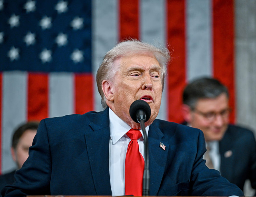 ВАШИНГТОН, 25. ФЕБРУАРА /СРНА/ - Амерички предсједник Доналд Tрамп у свом говору о стању нације похвалио је националну економију, Америку назвао "најтраженијом земљом било гдје у свијету", а истакао је и своје миротворачке подухвате.