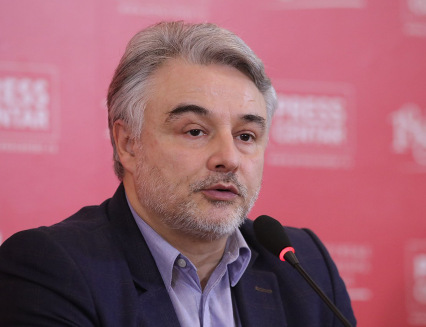 БЕОГРАД, 28. ФЕБРУАРА /СРНА/ - Усвајањем првог Устава Републике Српске 28. фебруара 1992. године потврђена је воља српског народа у БиХ да изгради и уреди своју државу, изјавио је Срни адвокат и оснивач Народне мреже Владан Глишић.