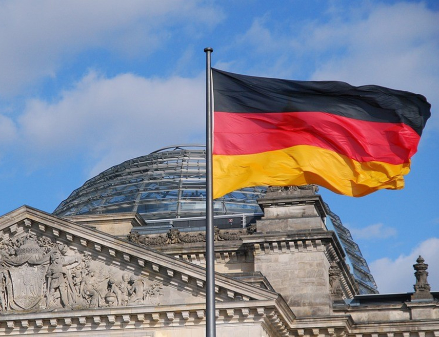 БЕРЛИН, 26. ФЕБРУАРА /СРНА/ - Посланици њемачког парламента и представници 16 покрајина изабраће новог предсједника државе 30. јануара 2027. године, сазнаје агенција ДПА.