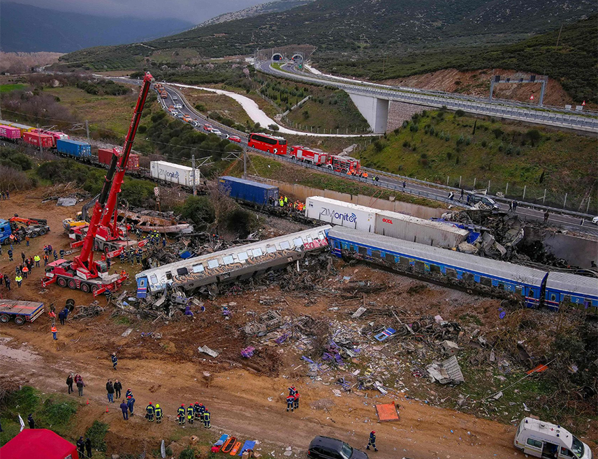 АТИНА, 27. ФЕБРУАРА /СРНА/ - Грчка се спрема за штрајкове и демонстрације широм земље на годишњицу тешке жељезничке несреће у Темпеу, а скупови су планирани у Атини, Солуну и десетинама других градова, пише лист "Катимерини".