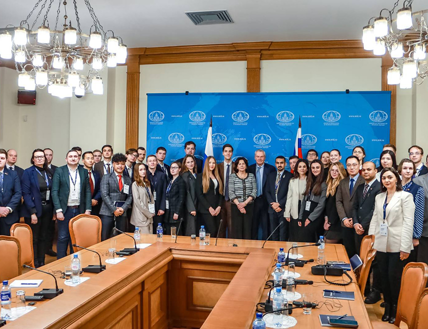 ИСТОЧНО САРАЈЕВО, 27. ФЕБРУАРА /СРНА/ - Студенти мастер студија Факултета политичких наука у Бањалуци Бојана Кнежевић и Јелица Вукосав боравиле су у Москви на Четвртом омладинском форуму "Спољнополитички сусрети у знак сјећања на Виталија Чуркина".