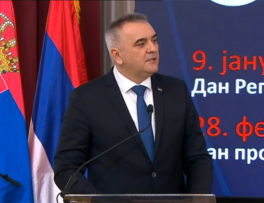 БЕОГРАД, 27. ФЕБРУАРА /СРНА/ - Предсједник Владе Републике Српске Саво Минић рекао је вечерас у Београду да је заједништво српског народа Србије и Српске битно и да је сада вријеме да заједно, заједничким радом, обиљежавањем свих манифестација, Срби буду поносни на своје датуме и чувају свој идентитет.